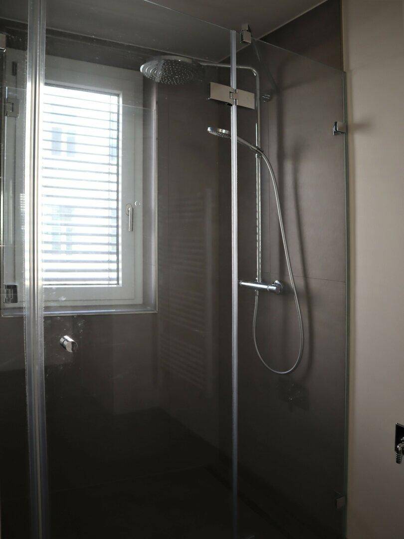 Walk-In-Rainshower mit Fenster