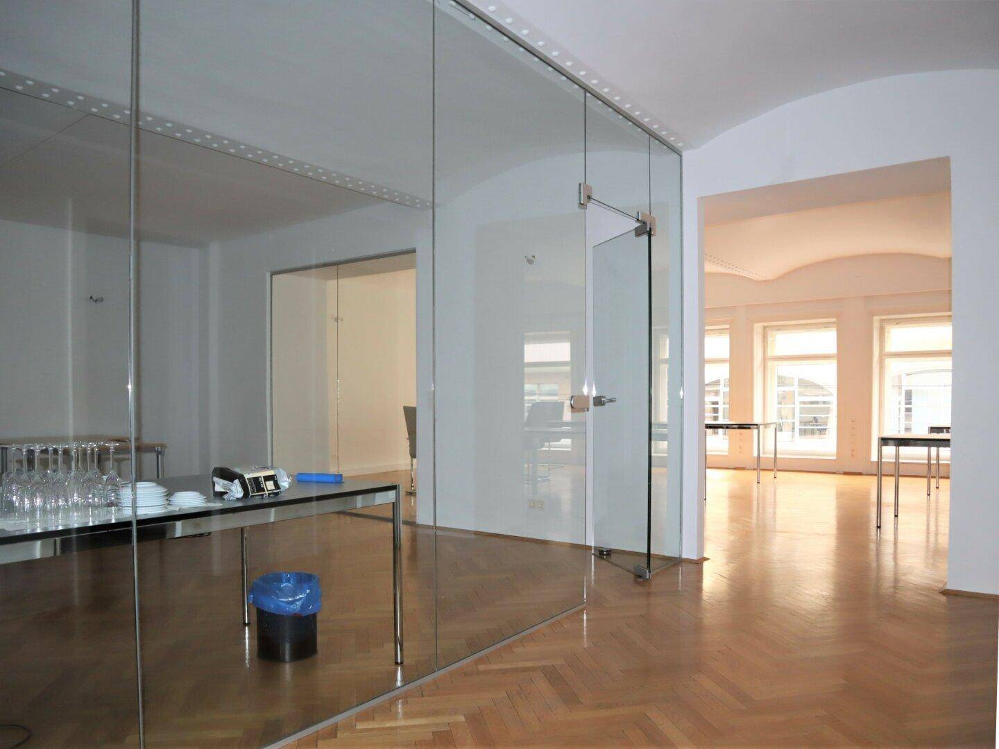 Besprechungsraum mit Glaswänden