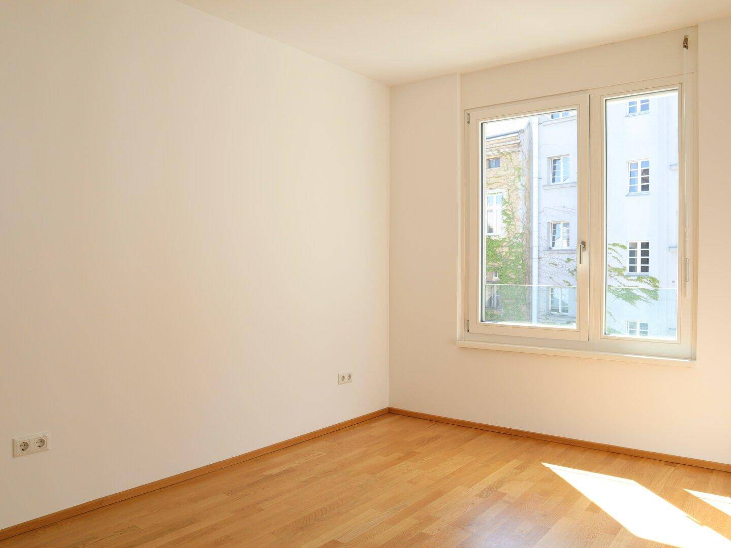 großzügige Schlafzimmer