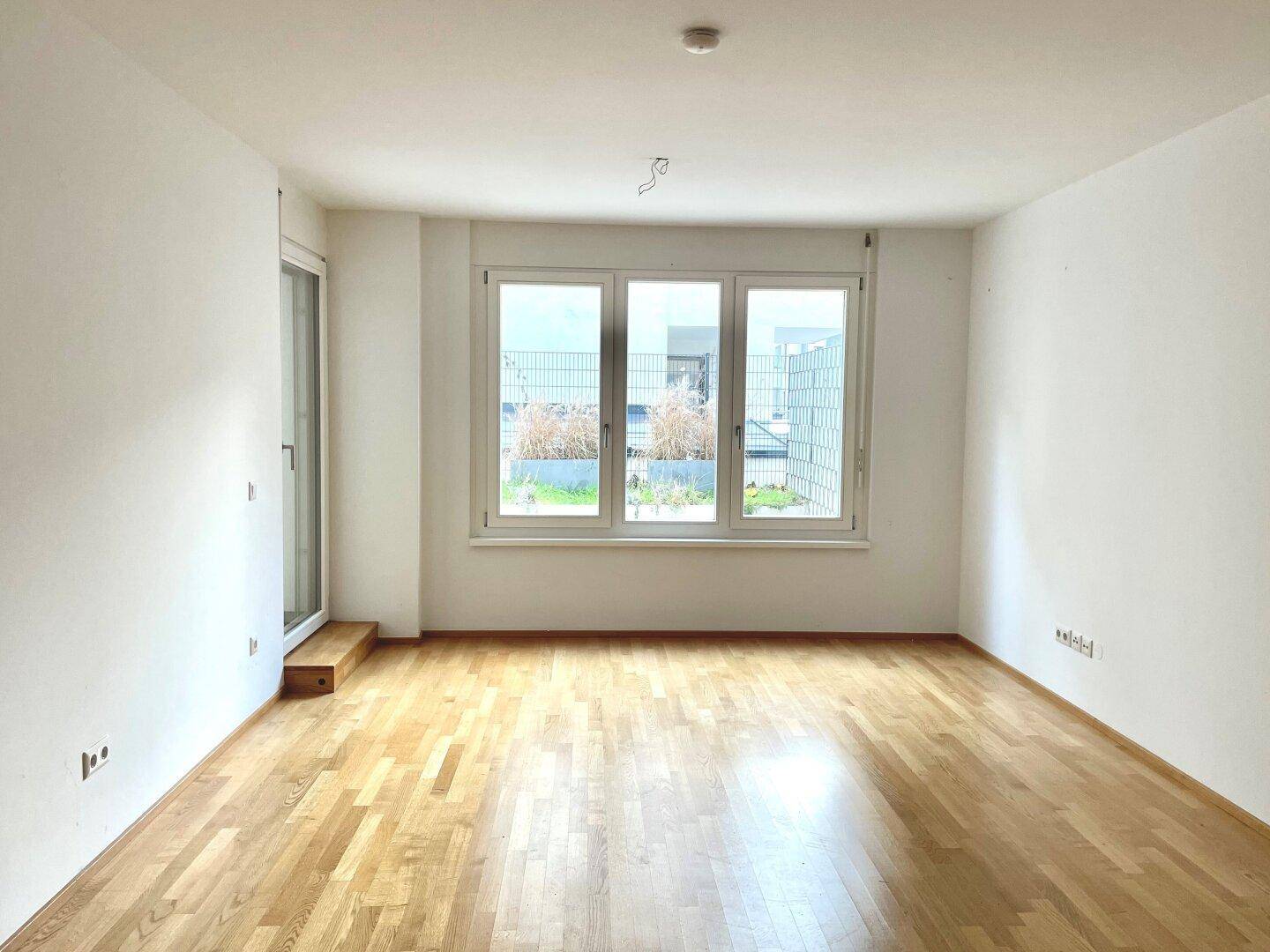 lichtdurchfluteter Wohnbereich (Beispielbild Vergleichswohnung)