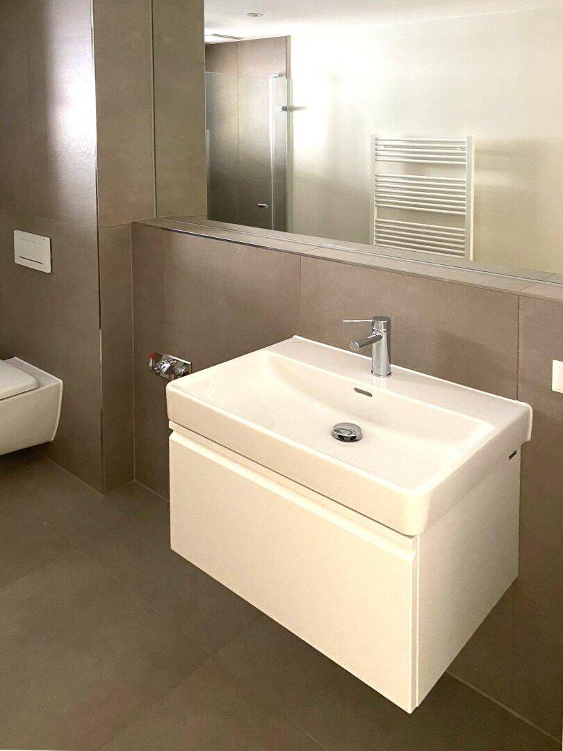 modernes Badezimmer