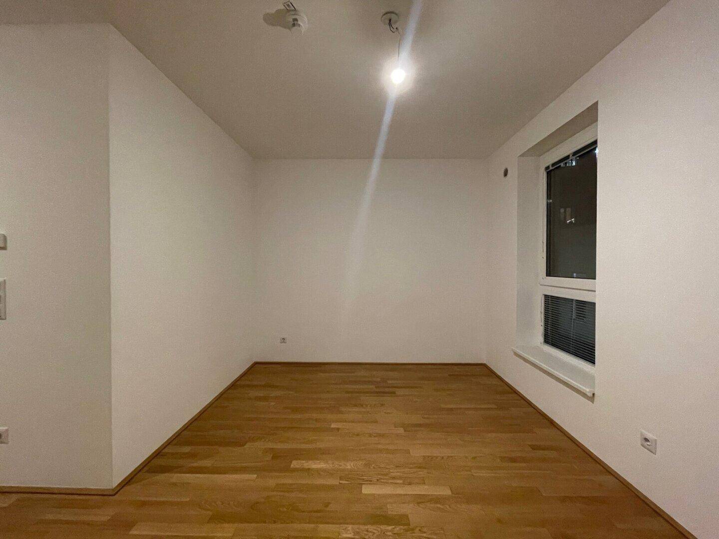 großzügiger Wohnraum (Beispielbild Vergleichswohnung)