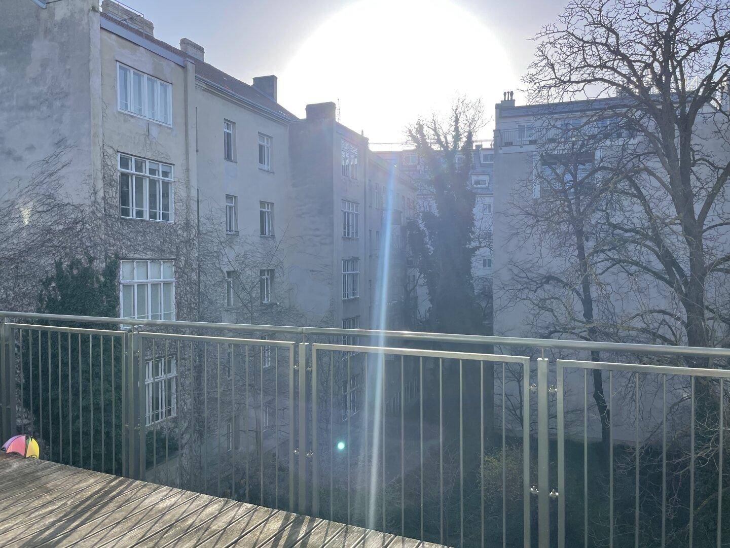 Weitblick ins Grüne von der Terrasse