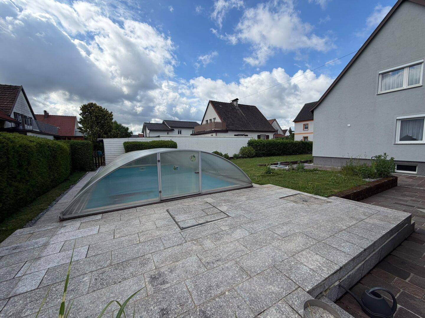 Charmantes Einfamilienhaus mit Pool und hochwertigem Außenbereich in Wels, Gepflegtes Wohnen mit Wohlfühlcharakter - Widok 2