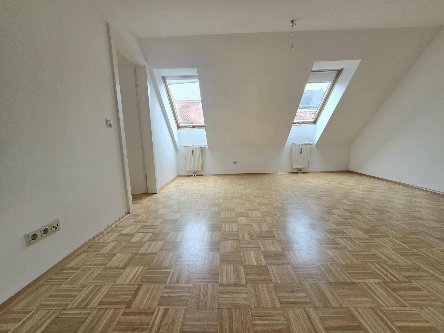 Provisionsfreie Dachgeschoßwohnung im Zentrum von Graz bei Jakominiplatz zu vermieten! - Widok 3