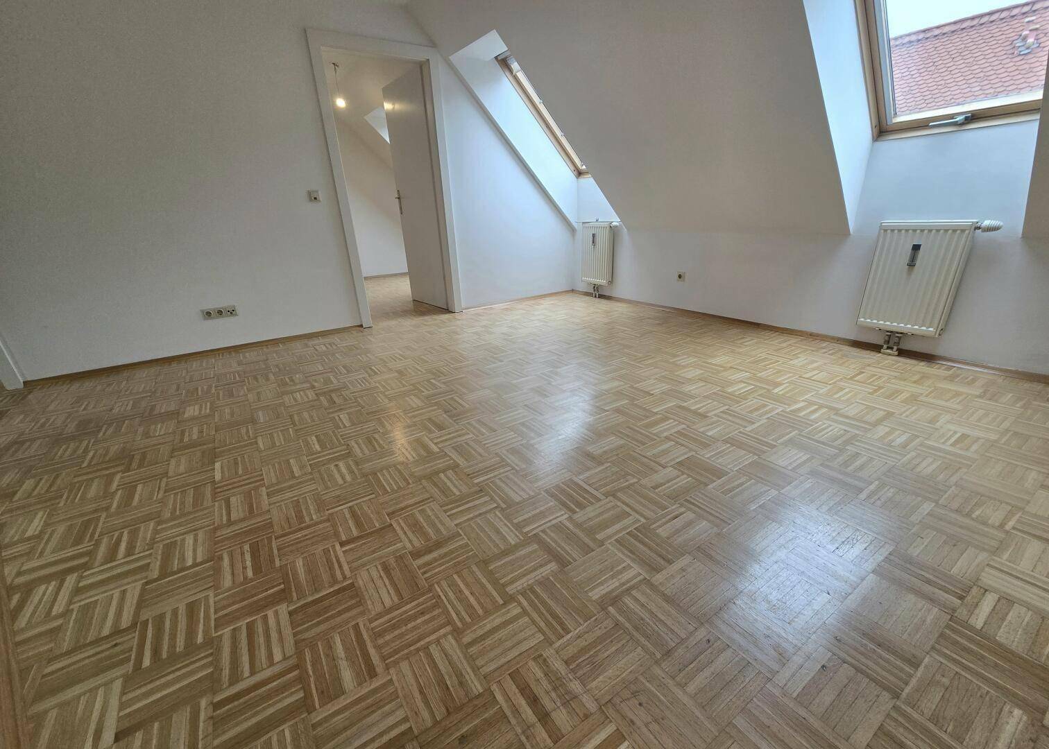 Provisionsfreie Dachgeschoßwohnung im Zentrum von Graz bei Jakominiplatz zu vermieten! - Widok 4