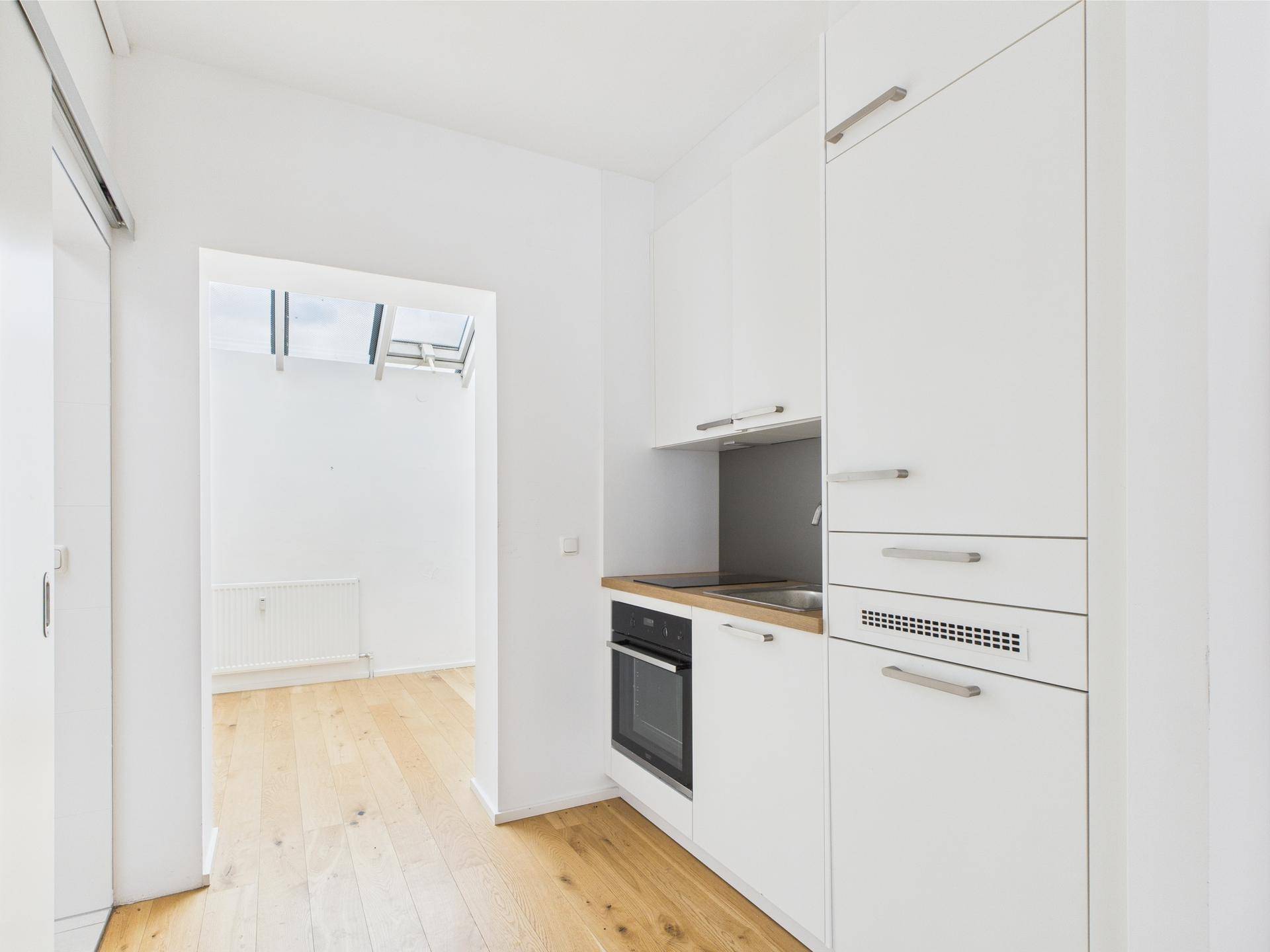 Zentral. Kompakt. Modern. | Mitten in Linz – mitten im Geschehen | 38m² Kompaktwohnung im 3. OG mit Lift | 2m² Loggia - Ansicht 2