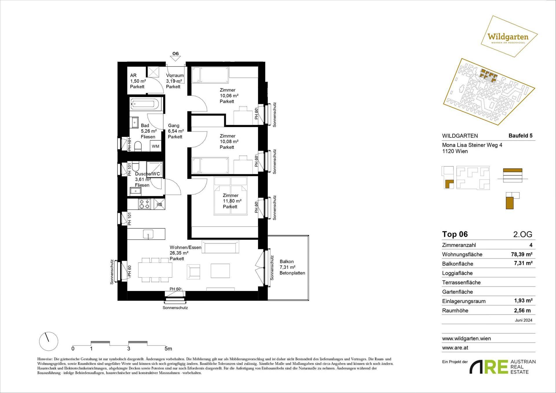 Detaillierter Grundriss einer Wohnung mit drei Schlafzimmern, offenem Wohnbereich und Balkon.