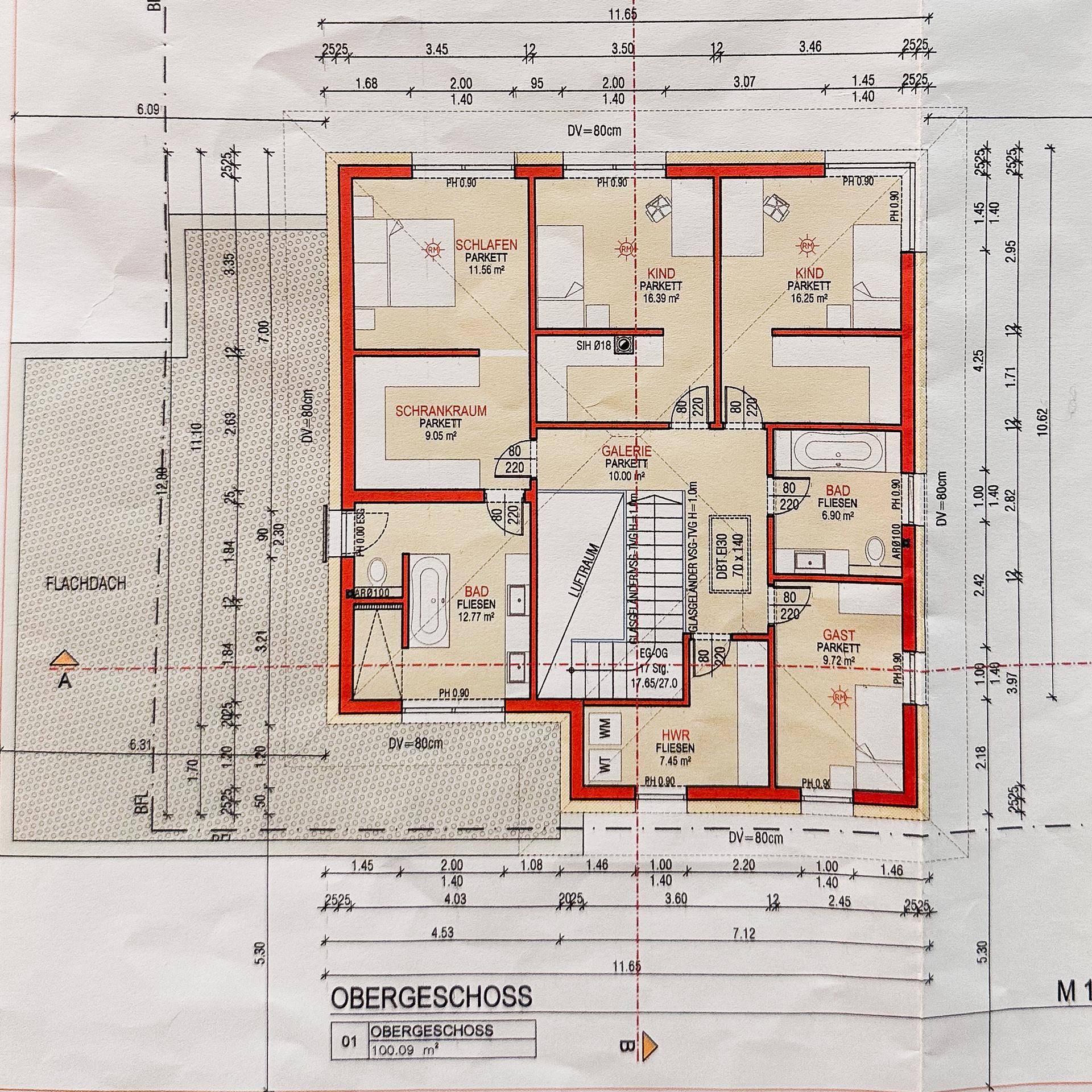 Grundriss des Obergeschosses mit Schlafzimmern, Bädern und Galeriebereich.