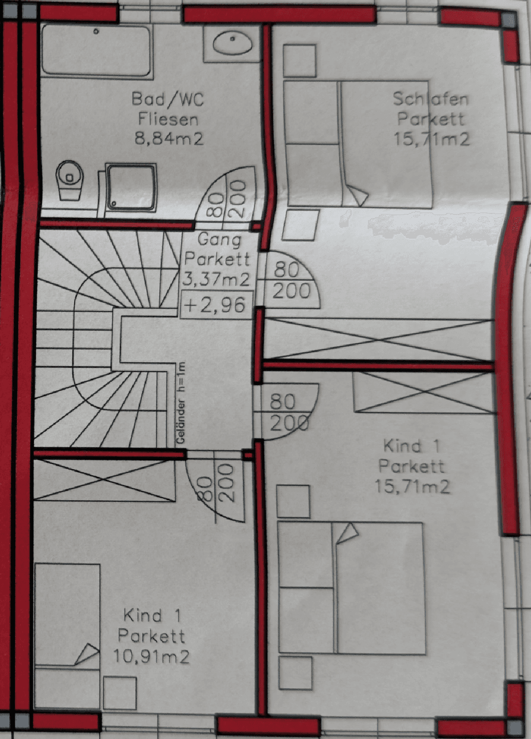 Grundriss des Obergeschosses mit drei Schlafzimmern und einem Badezimmer.