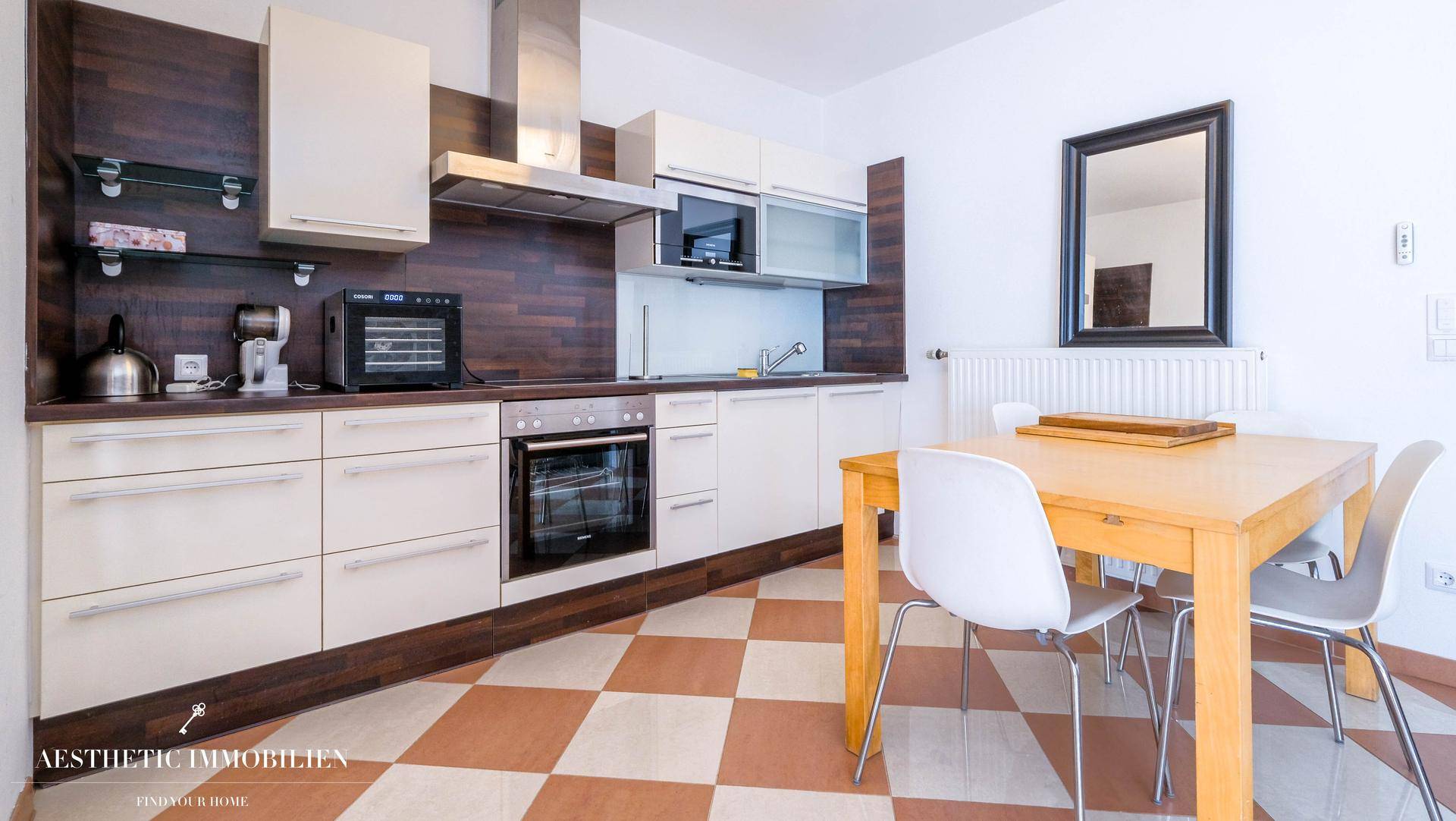 Wohnzimmer + Küche UG