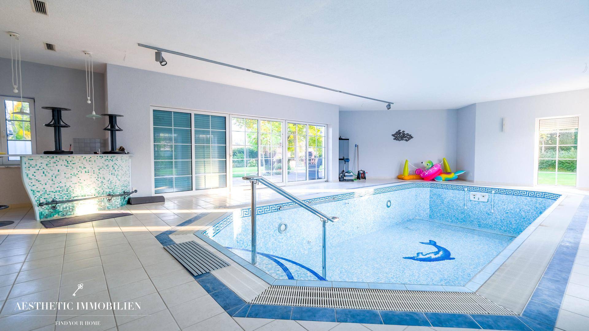 Hallenbad/Wellnessbereich EG