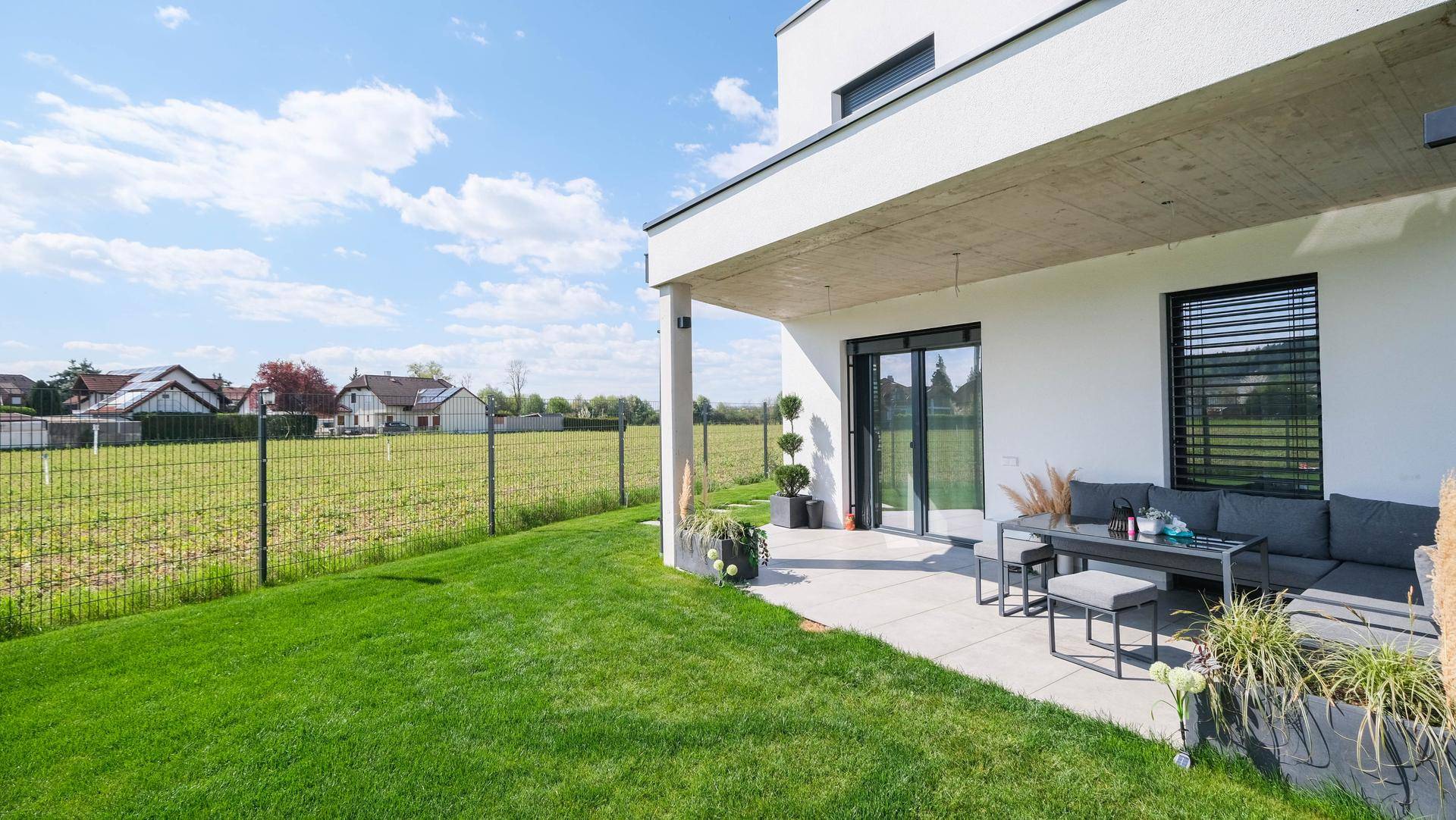 PUCKING - 649.000 Euro - Neubau - Extravagantes Einfamilienhaus - Ansicht 2