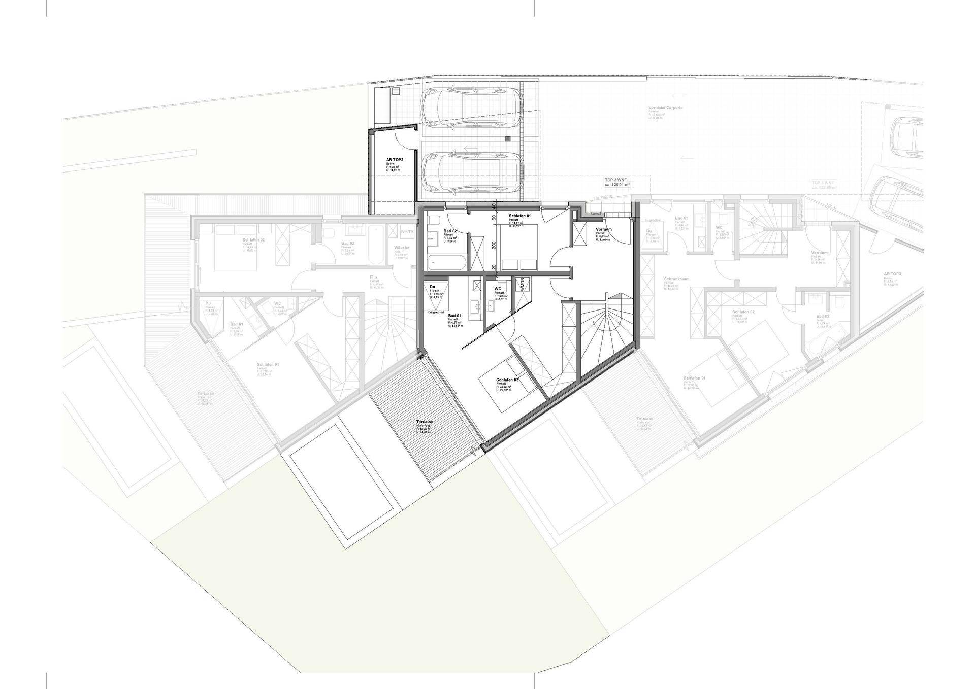 Grundriss des Obergeschosses mit Schlafzimmern, Bädern und Balkonzugang.