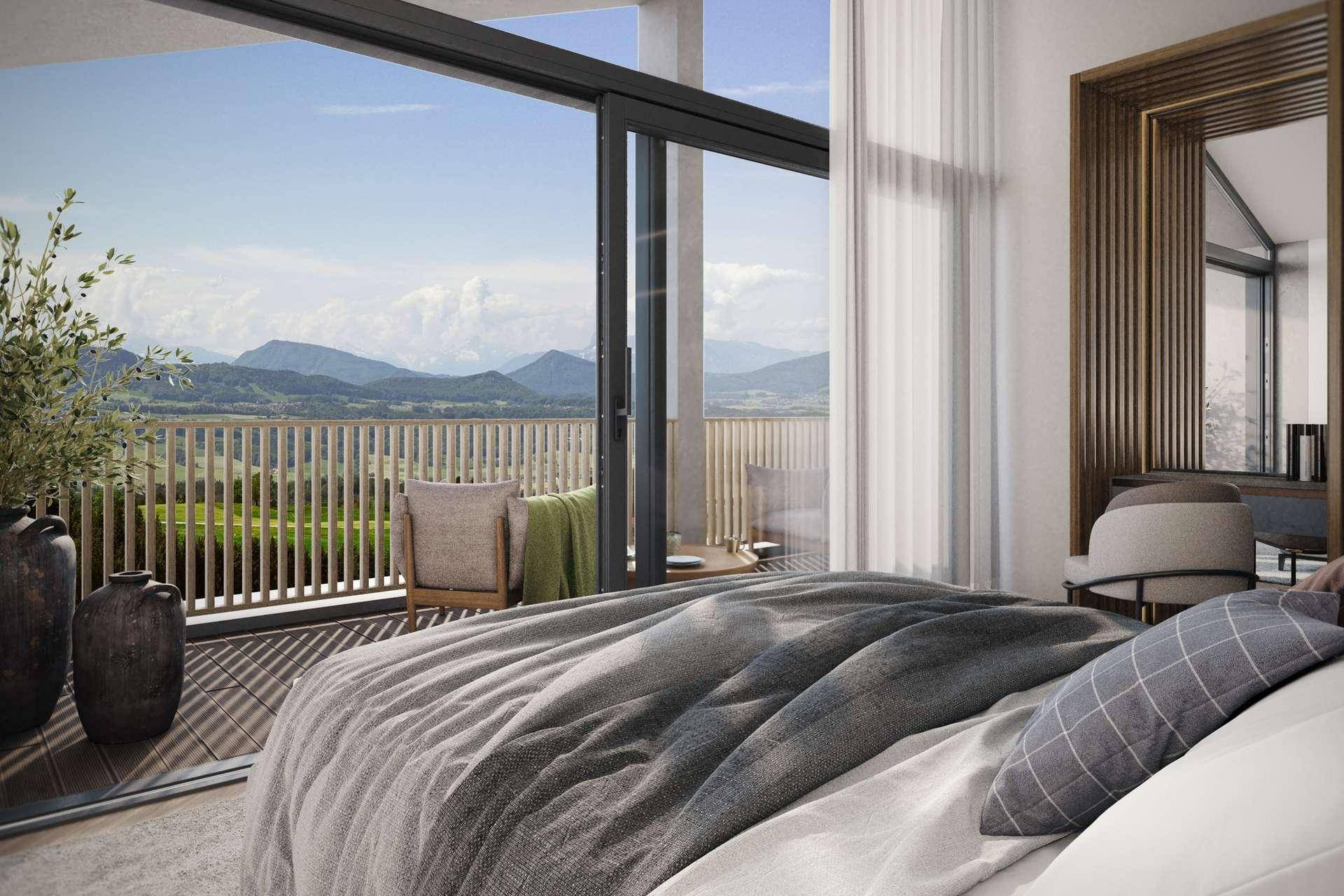 Schlafzimmer mit Balkonzugang, Holzboden und beeindruckendem Bergblick.