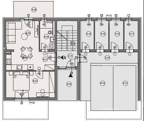 Grundriss einer Wohneinheit mit offenem Wohnbereich, Schlafzimmer und Abstellräumen.
