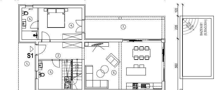 Grundriss des Erdgeschosses mit offenem Wohnbereich, Küche, Schlafzimmer, Bädern und einer Terrasse mit Pool.