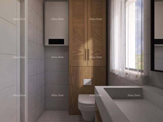 Kleines Badezimmer mit WC, Waschtisch und elegantem Holzschrank.