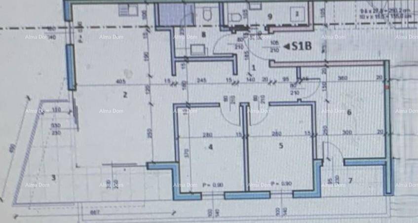 Grundriss einer Wohnung mit mehreren Zimmern, Badezimmer und Terrasse.