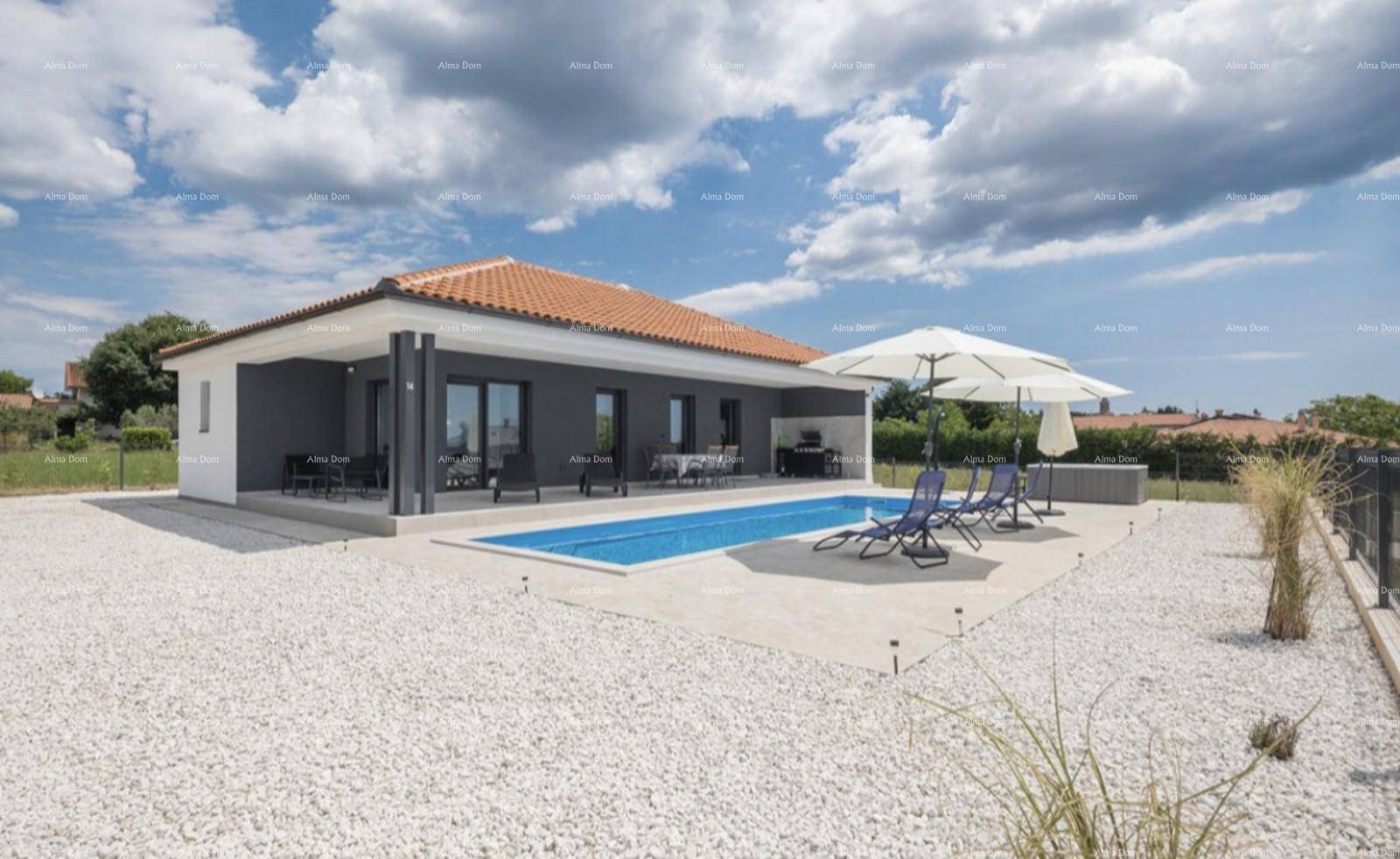 Modernes Einfamilienhaus mit großem Pool, Sonnenterrasse und Liegestühlen unter blauem Himmel.