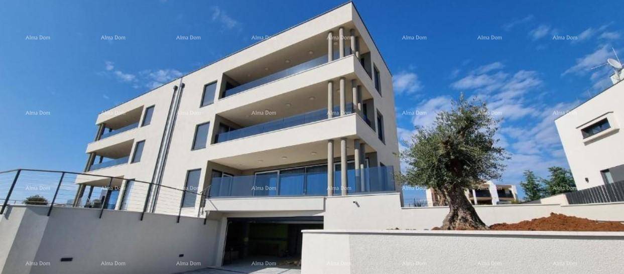 Elegantes Mehrfamilienhaus mit moderner Architektur, großzügigen Balkonen und integrierter Tiefgarage.