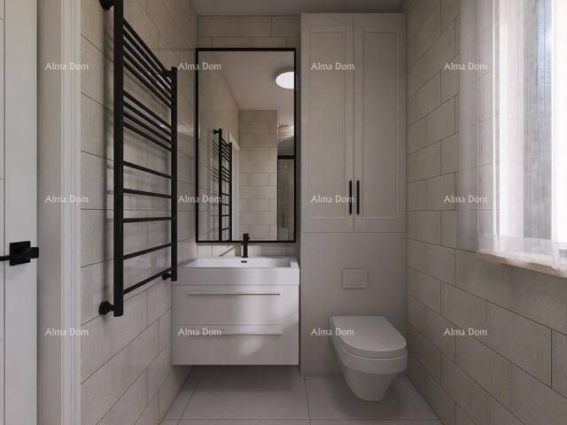 Modernes Badezimmer mit Waschtisch, WC, beheiztem Handtuchhalter und Fenster.