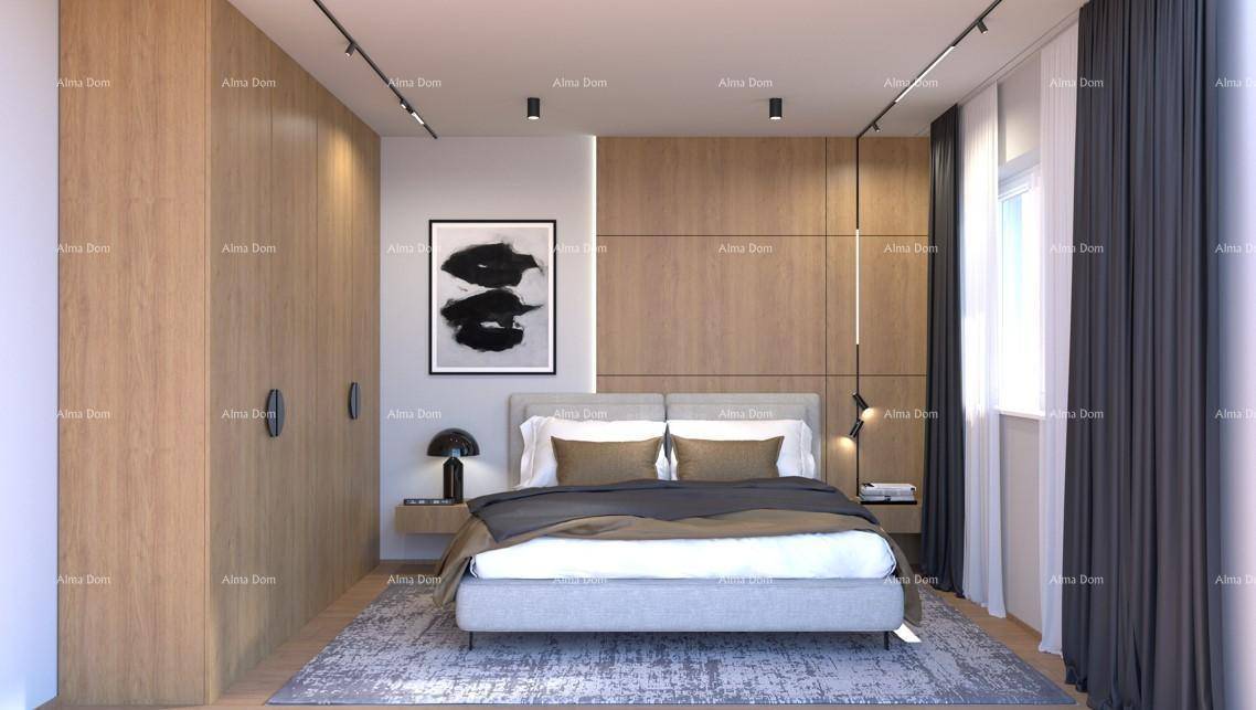 Modernes Schlafzimmer mit Holzwand, großem Bett und integrierten Kleiderschränken.