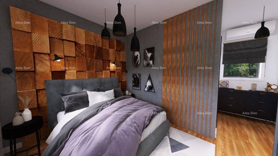 Modernes Schlafzimmer mit Holzwandverkleidung, großem Bett und dunklen Akzenten.