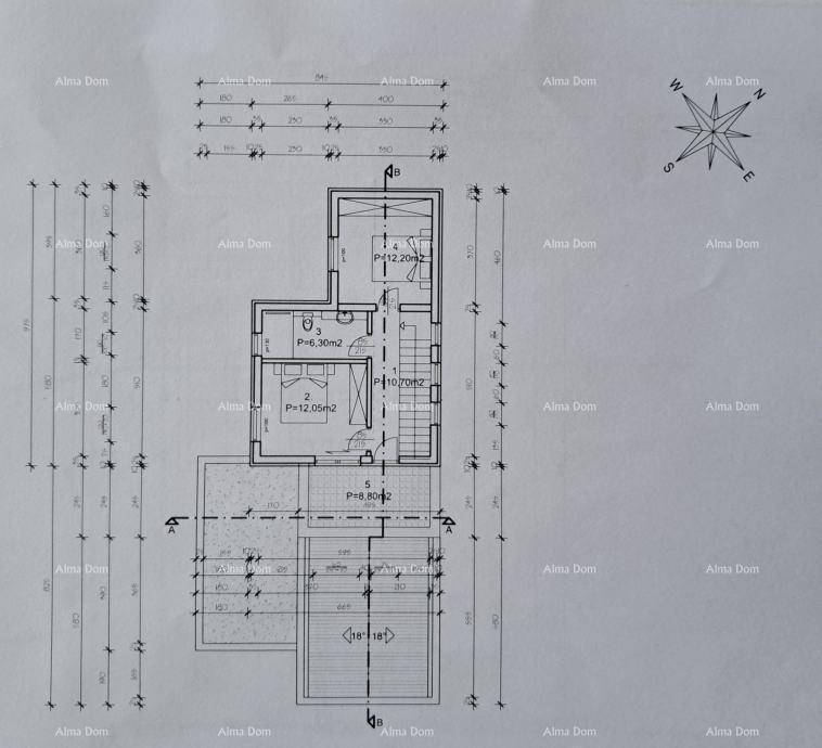 Technischer Grundriss des Obergeschosses mit Schlafzimmern, Bädern und Balkonzugang.