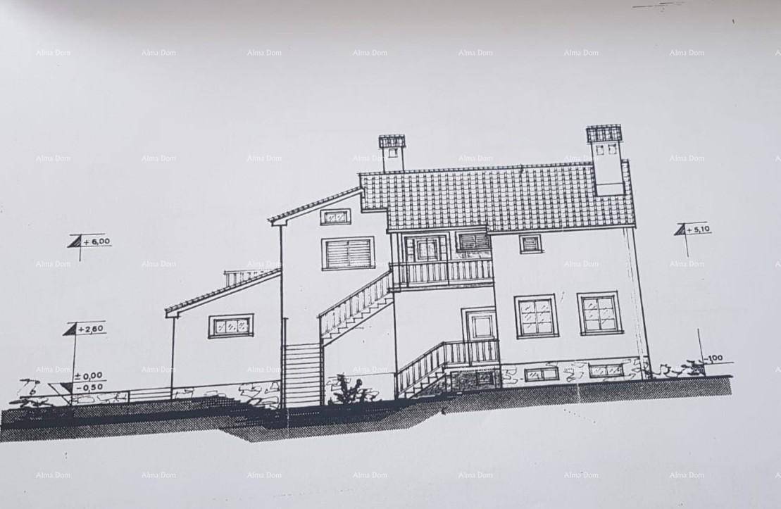 Architektonische Zeichnung der Seitenansicht des Hauses mit Außentreppe und Balkonen.