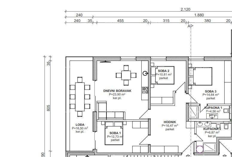 Detaillierter Grundriss mit Raumaufteilung, inklusive Wohnbereich, drei Schlafzimmern und zwei Bädern.