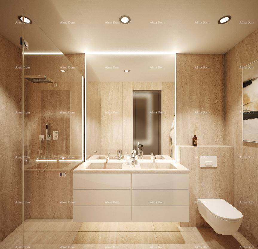 Elegantes Badezimmer mit Doppelwaschbecken, begehbarer Dusche und Wand-WC in warmen Farbtönen.