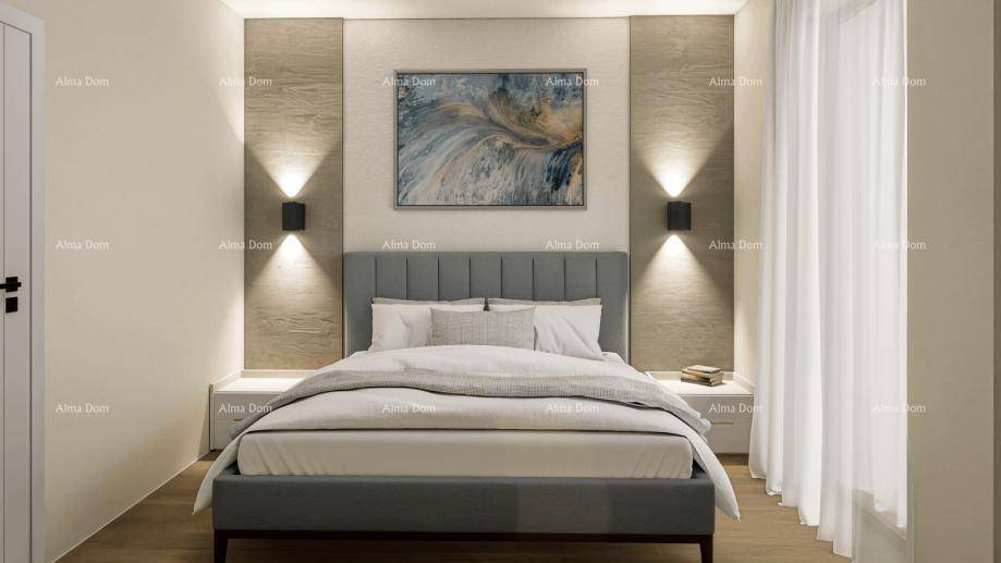 Modernes Schlafzimmer mit einem bequemen grauen Bett und stilvollen Nachttischen.