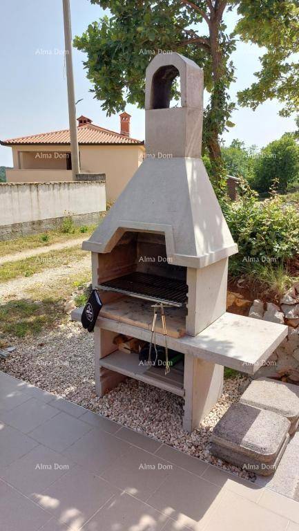 Gemauerter Grillplatz im Freien, ideal für sommerliche Zusammenkünfte.