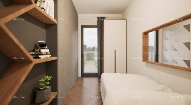 Kleines Schlafzimmer mit Holzboden, Einbauschrank und Zugang zu einem Balkon.