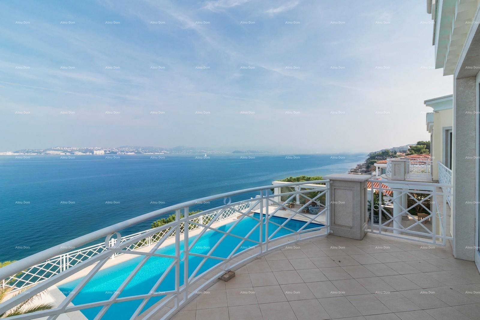 Große Terrasse mit Meerblick, Pool und elegantem Geländer, ideal zum Entspannen.
