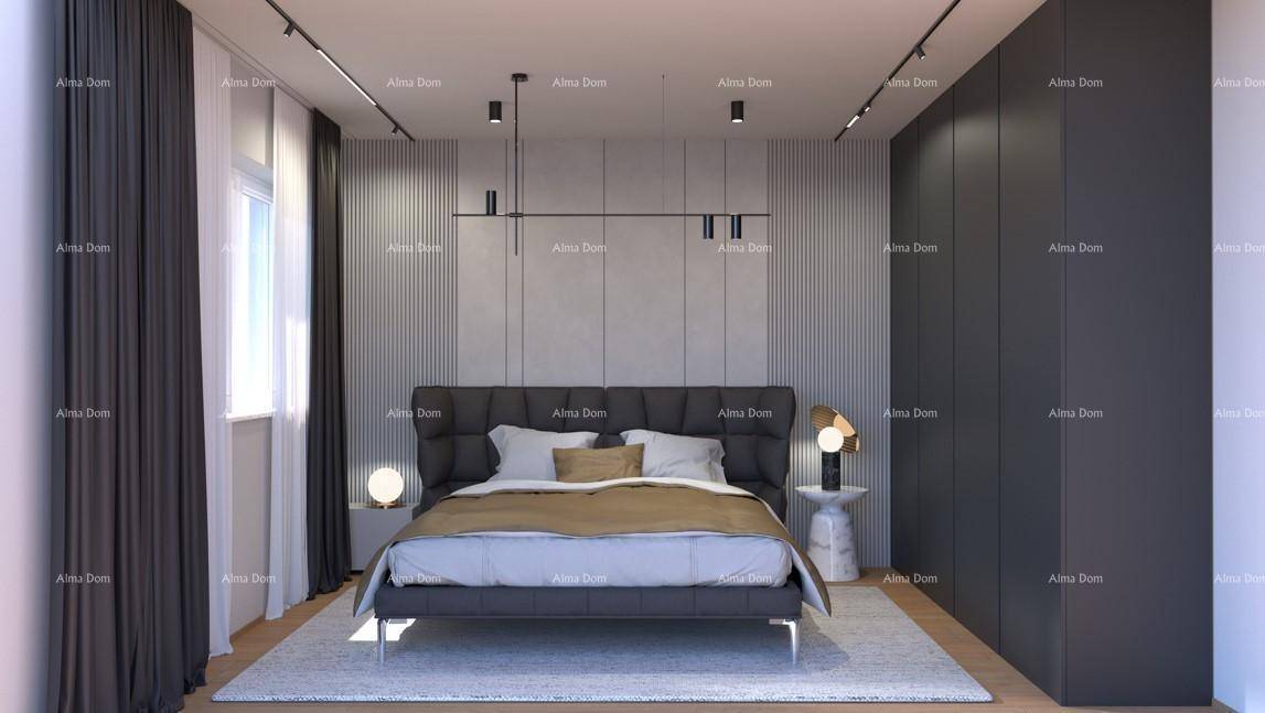 Modernes Schlafzimmer mit großem Bett, Einbauschränken und viel natürlichem Licht.