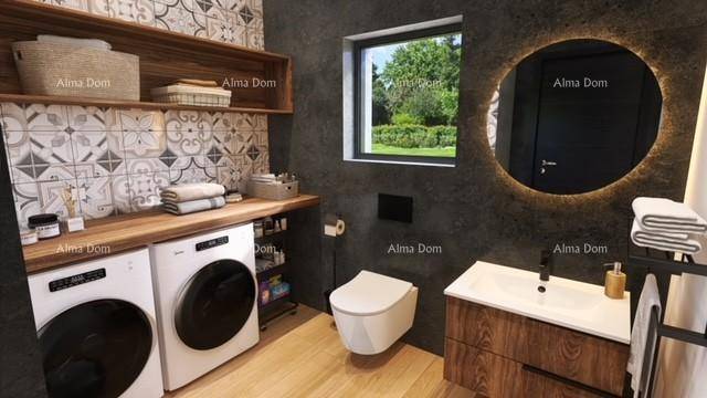 Funktionaler Hauswirtschaftsraum mit Waschmaschine, Trockner, Toilette und Waschbecken.