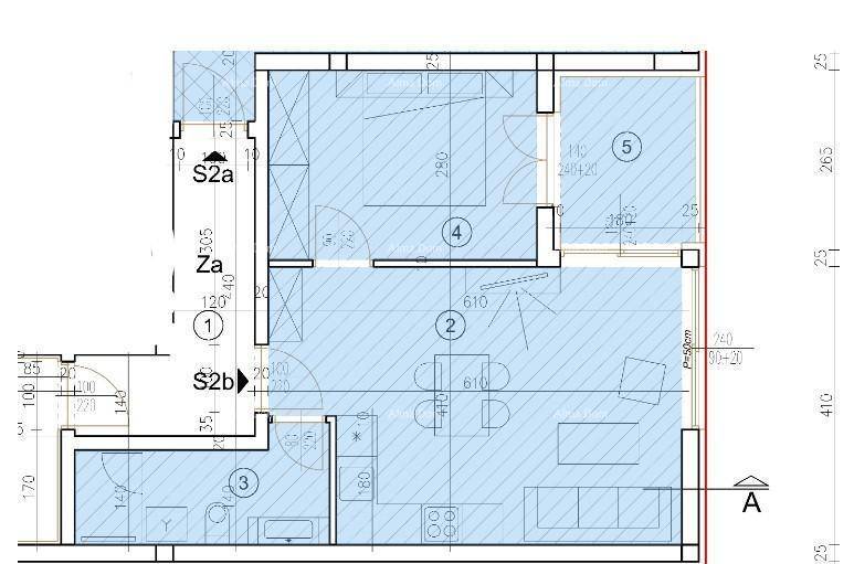 Grundriss einer Wohnung mit mehreren Zimmern und blau schattierten Bereichen.
