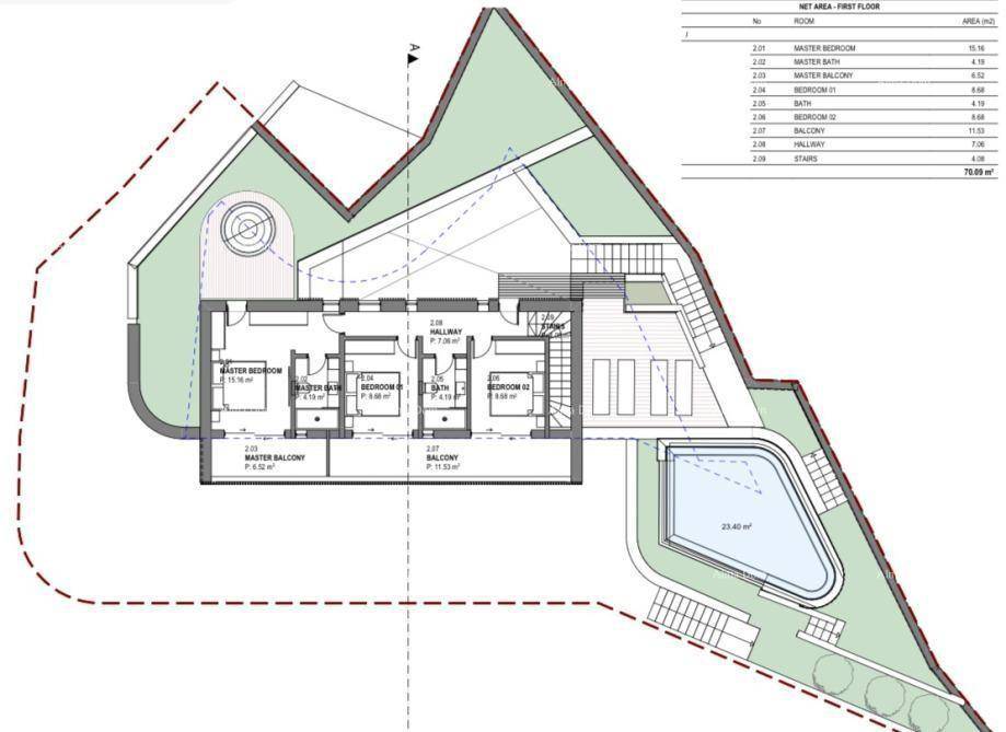 Grundriss des ersten Obergeschosses mit Schlafzimmern, Bädern, Balkon und Poolbereich.