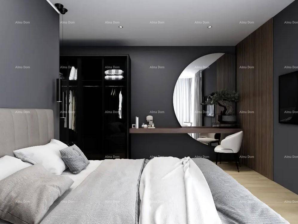 Schlafzimmer mit integriertem Kleiderschrank, Schminktisch und großem Spiegel.