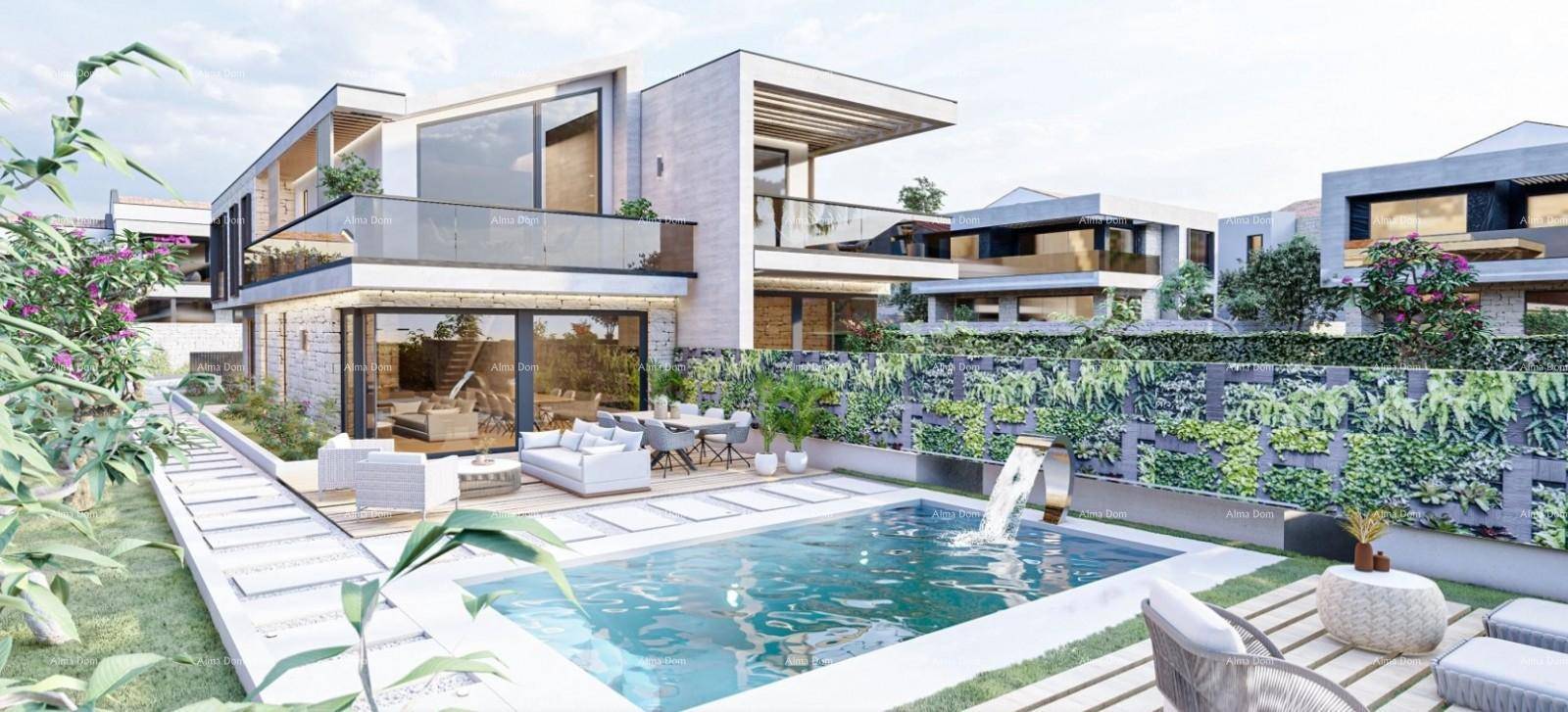 Luxuriöse Villa mit privatem Pool, Sonnenterrasse und üppiger Bepflanzung.