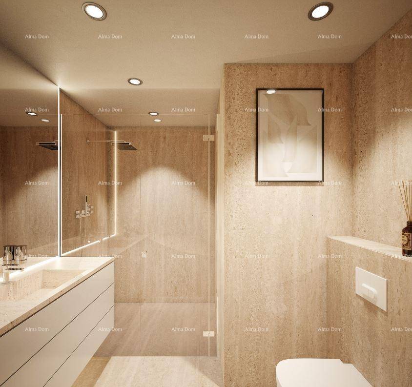 Modernes Badezimmer mit begehbarer Dusche, Wand-WC und eleganten Fliesen.