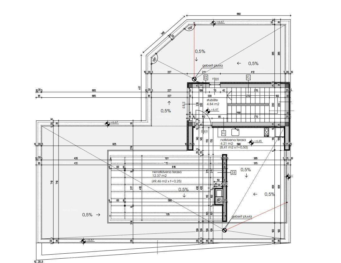 Grundriss des zweiten Obergeschosses mit Dachterrasse und Treppenhaus.