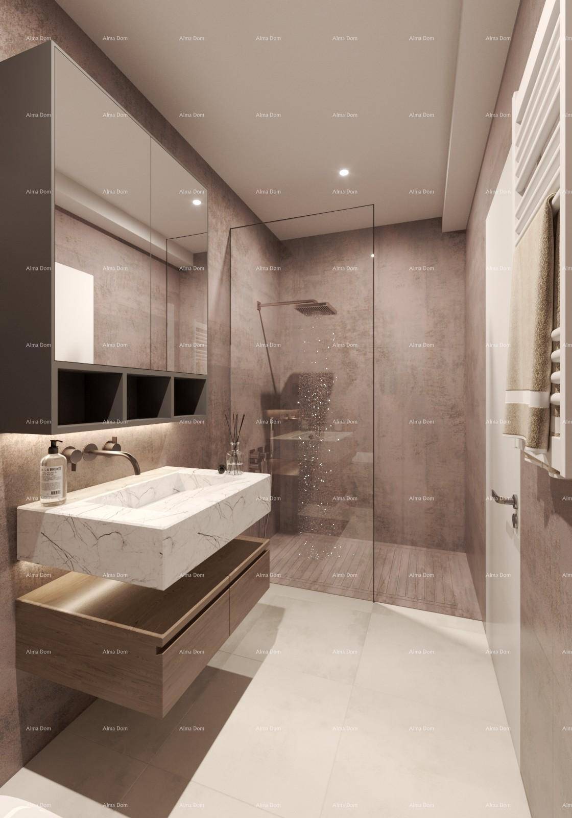 Modernes Badezimmer mit begehbarer Dusche, schwebendem Waschtisch und Marmorwaschbecken.