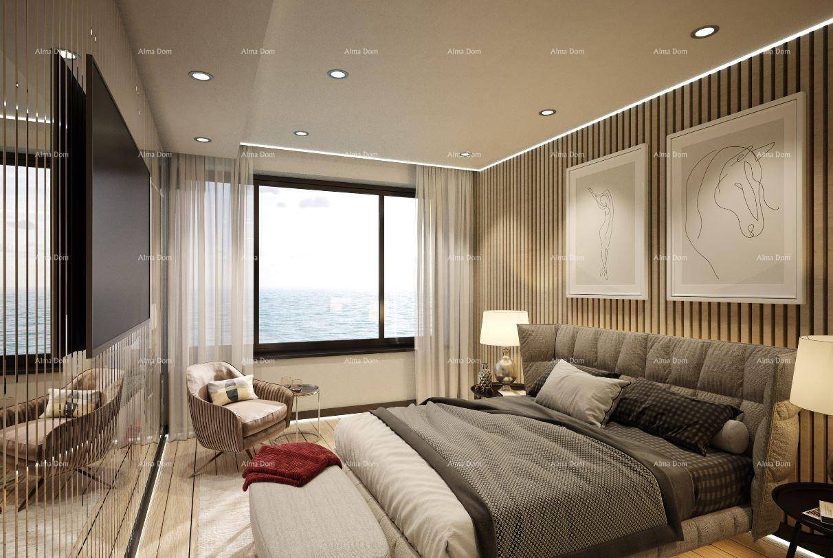 Geräumiges Schlafzimmer mit Doppelbett, Meerblick und integriertem TV-Bereich.