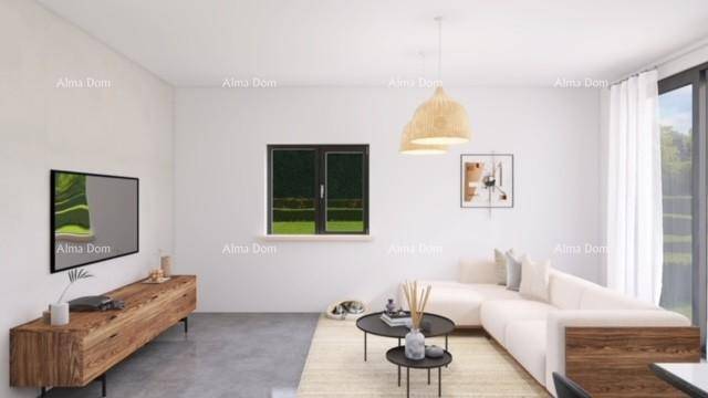 Helles Wohnzimmer mit weißem Sofa, Holzelementen und modernem Dekor.