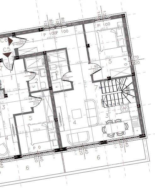 Detaillierter Grundriss einer Wohneinheit mit mehreren Zimmern und Treppenhaus.