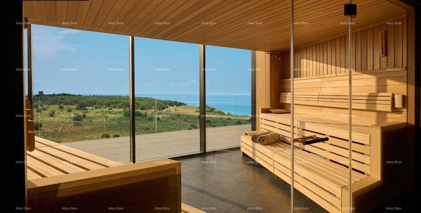 Moderne Sauna mit Holzbänken und raumhohen Fenstern mit Meerblick.
