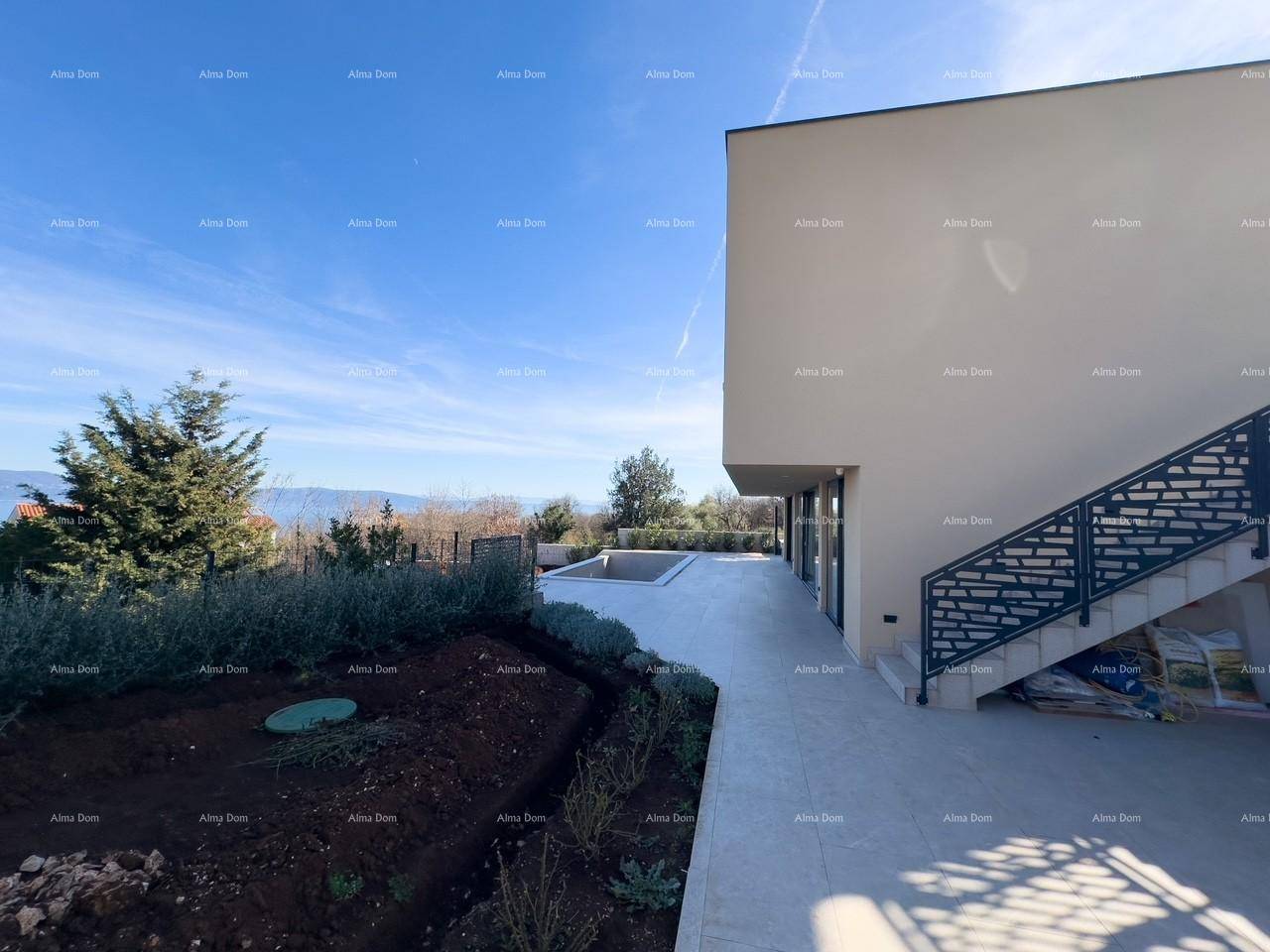 Moderne Architektur mit Außentreppe und terrassierten Gartenbereichen.